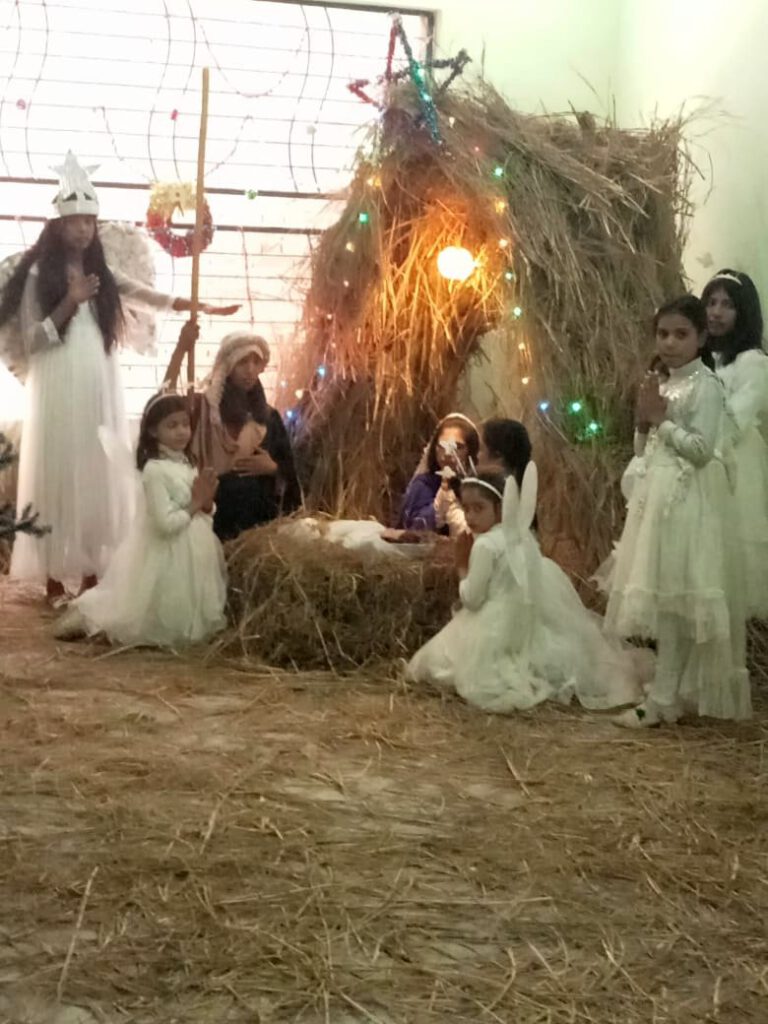 Crib with Jesus, Mary, Joseph and several angels