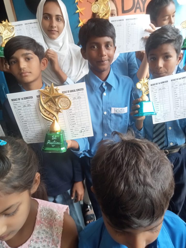 Group of student's with their results' sheets and trophies.